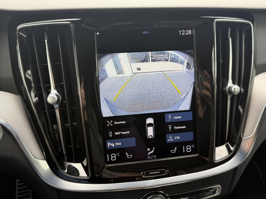 Volvo V60 t6 340pk recharge r-design| panodak| adap.cruise| 360camera| tre