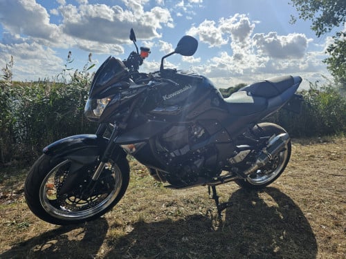 Kawasaki Z1000 bj 2009 weinig km 16000 km