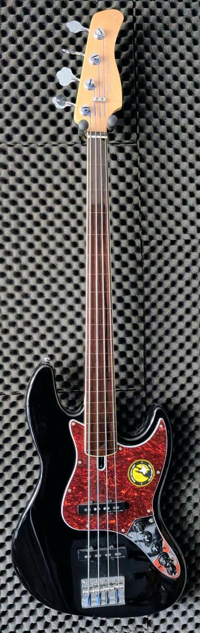 In nieuwstaat: Sire Marcus Miller V7 fretloze basgitaar. .