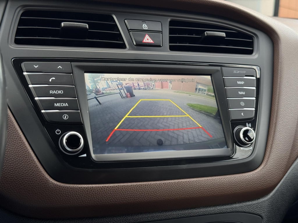 Hyundai I 20 1.2 hp i-motion comfort | trekhaak | navigatie | camera | park