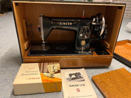 Singer M 15 hand naaimachine compleet
