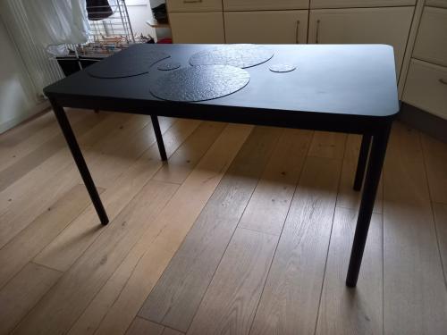 Eettafel met stoelen