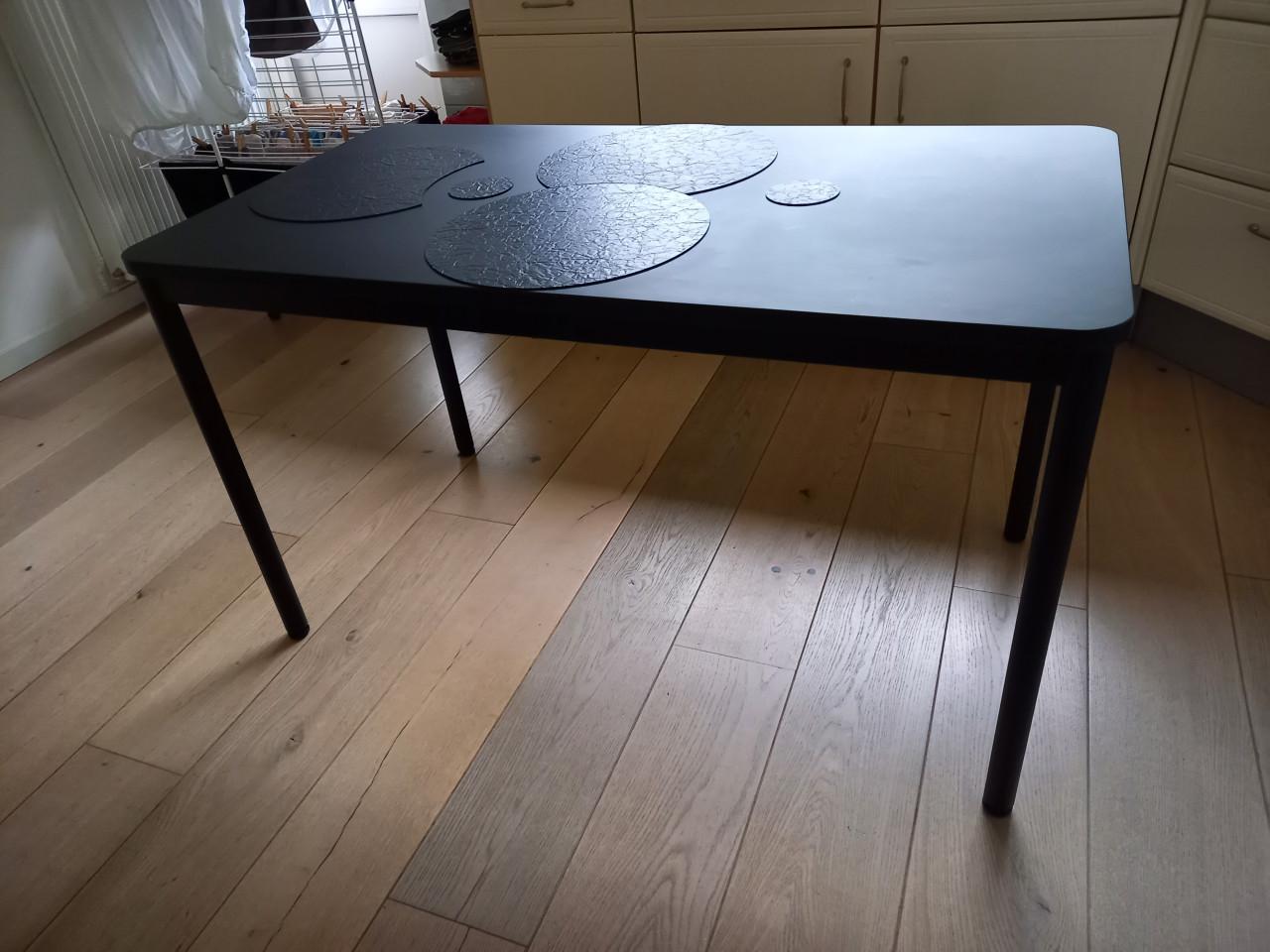 Eettafel met stoelen