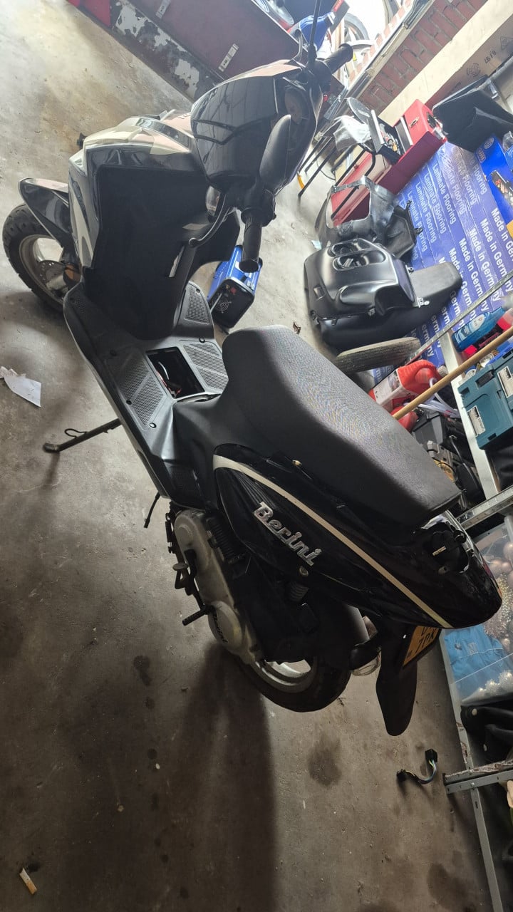 Berini scooter op knapper