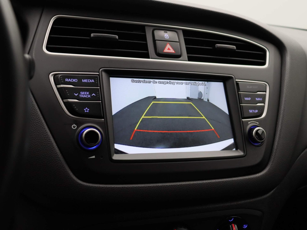 Hyundai I 20 1.2 i-motion | navigatie | camera | airco | parkeer sensoren |