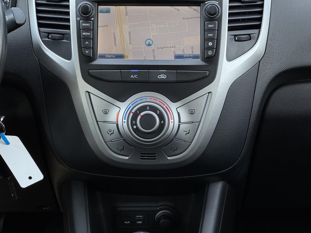 Hyundai Ix20 1.4i go! | trekhaak | navigatie | achterbank verstelbaar | air