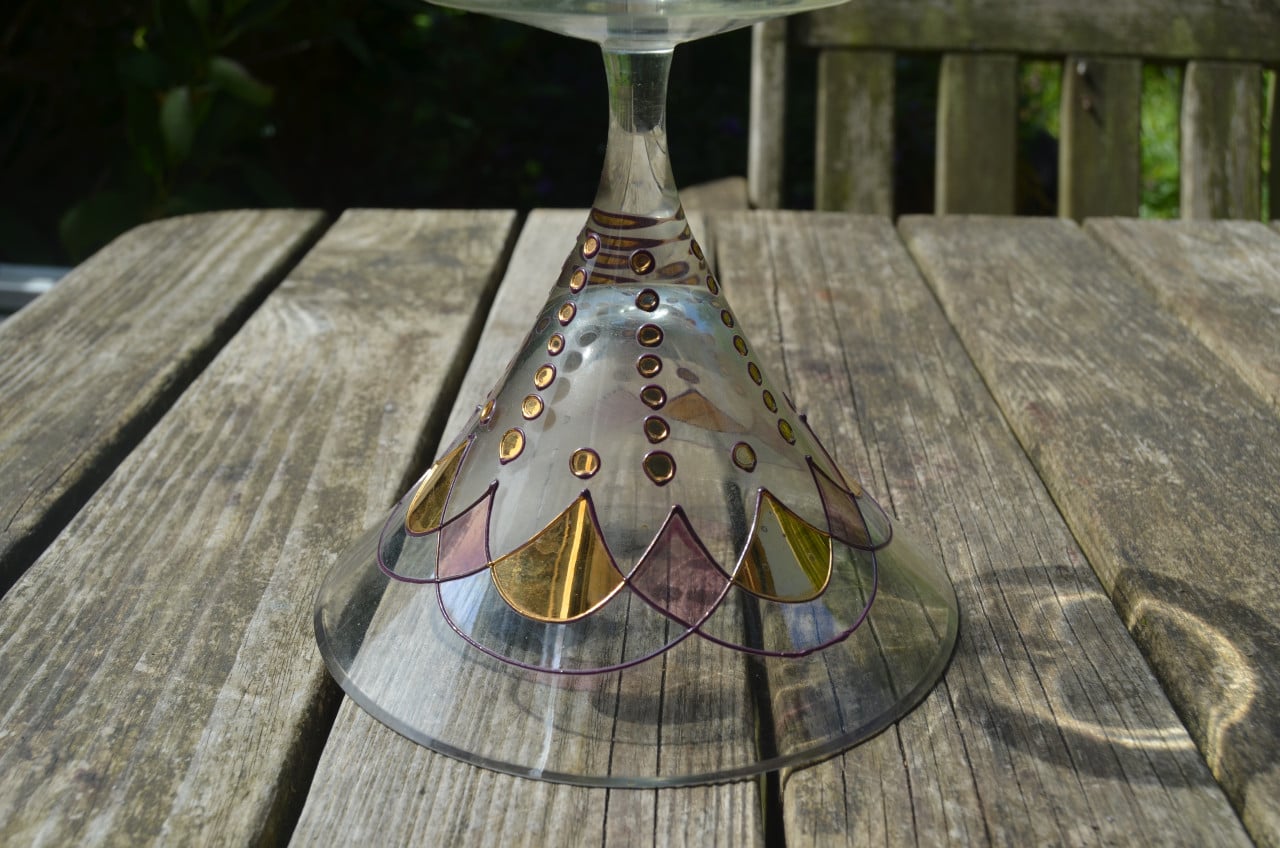 Fraai groot glas (?) schaaltje op voet, tazza, hoe heet zoiets?