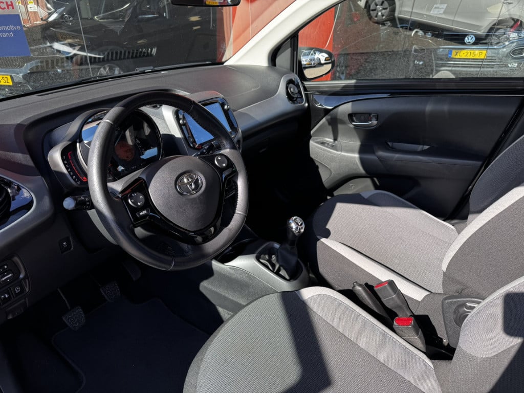 Toyota Aygo 1.0 vvt-i x-play | airco | radio | bluetooth | camera