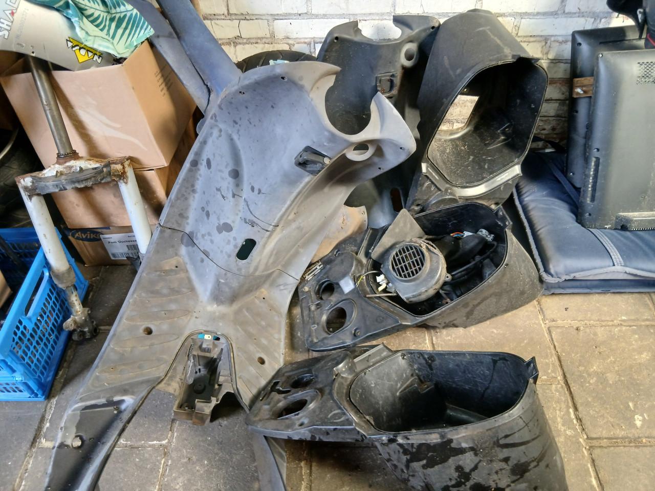 Te koop onderdelen peugeot vivacity 2 takt koopje