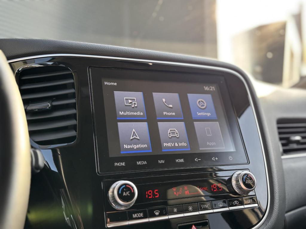 Mitsubishi Outlander 2.4 phev intense+ incl. trekhaak!