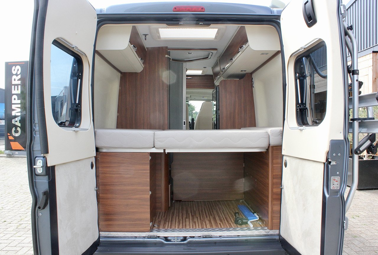 Adria Twin 600SPT (Vast bed,Eerste eigenaar, 19.000KM , Als nieuw!!!)
