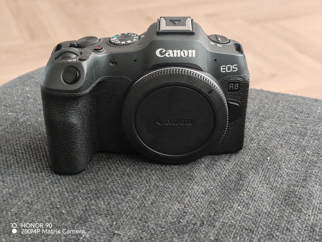 Canon R8