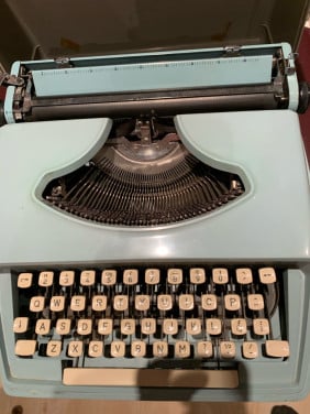 Antieke typemachine te koop. in goede staat incl koffer