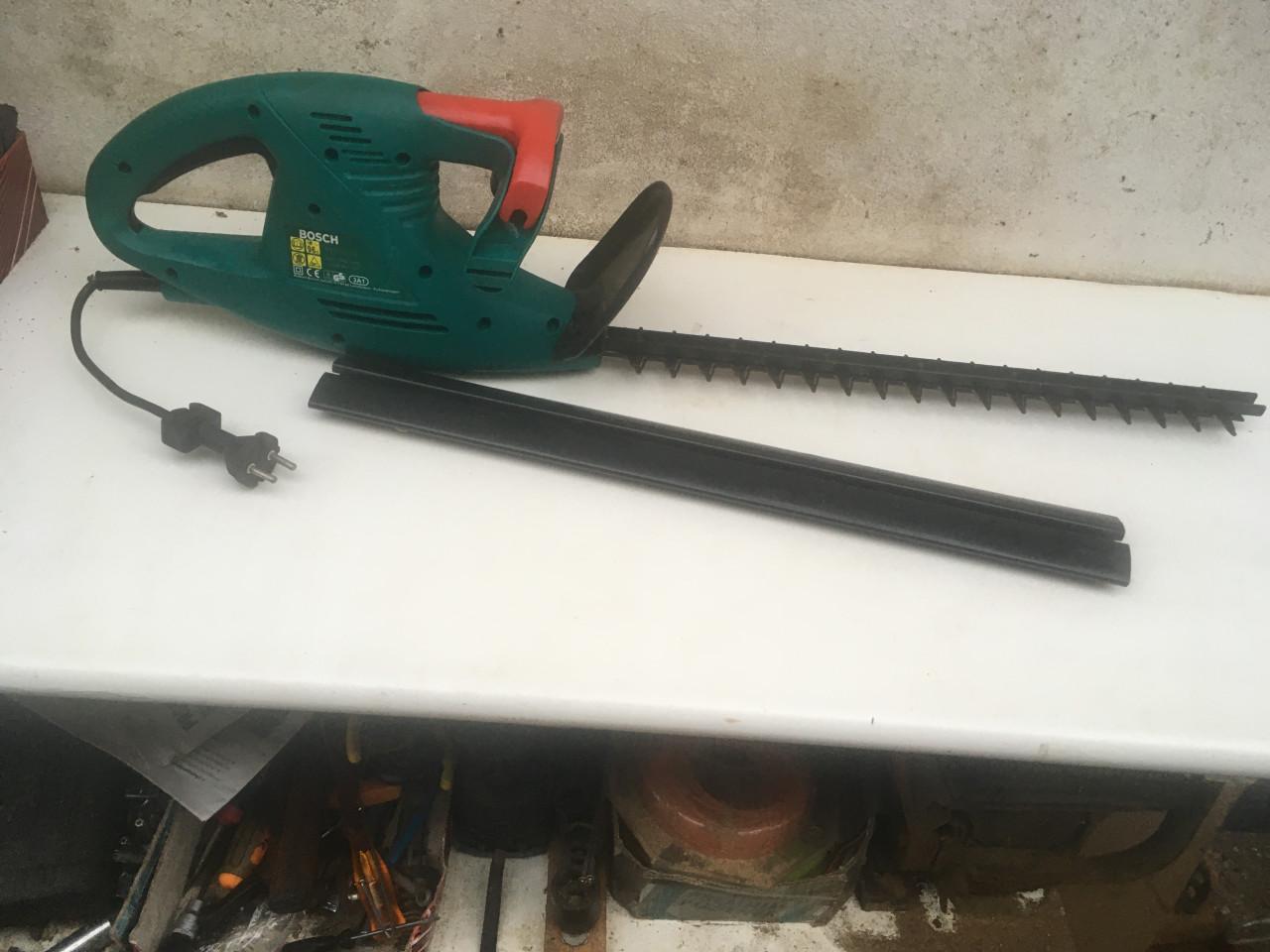 Bosch AHS 42-16 heggenschaar (420 Watt, 420 mm meslengte