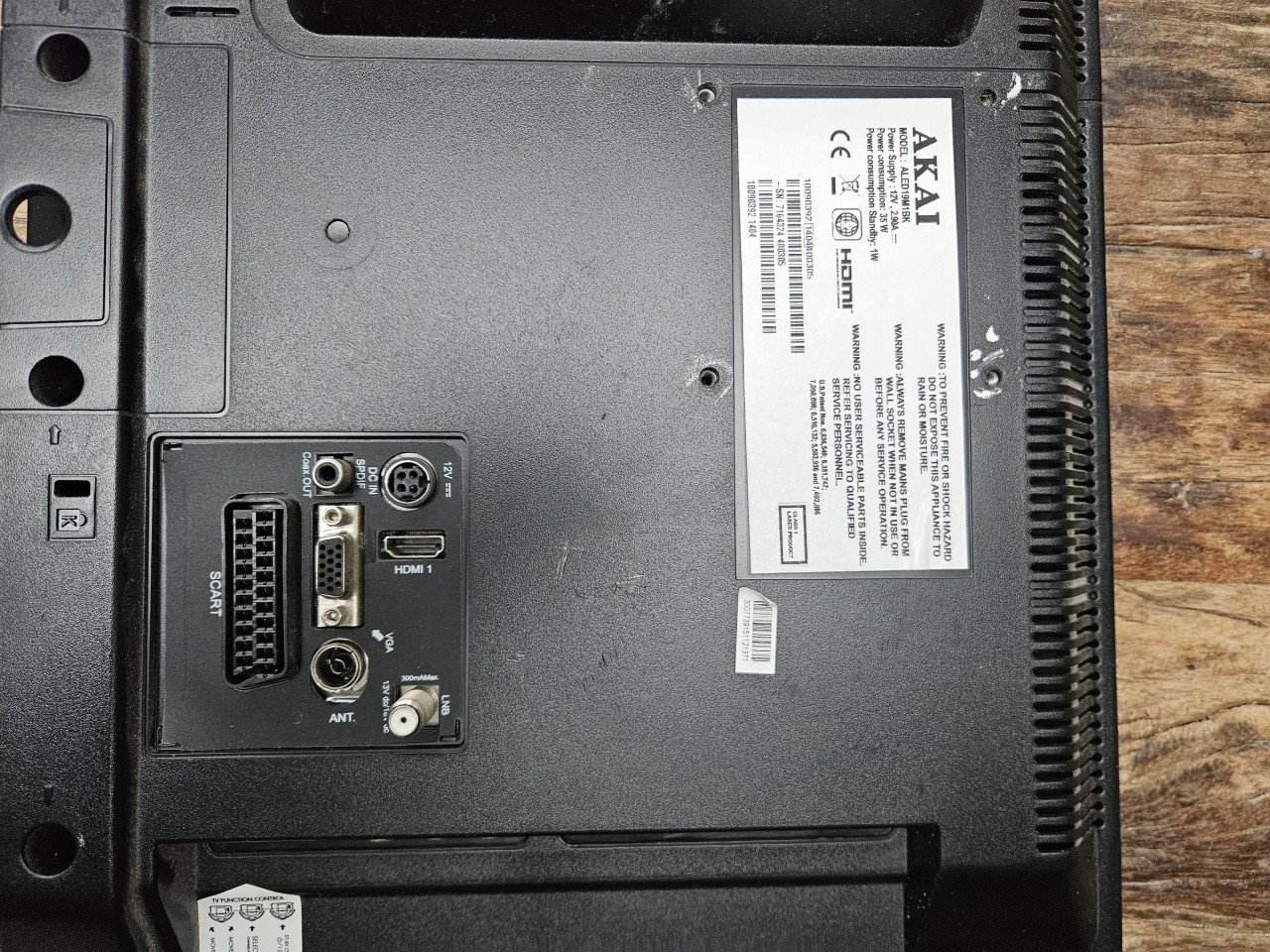 Akai 19 inch 12V tv camper/caravan