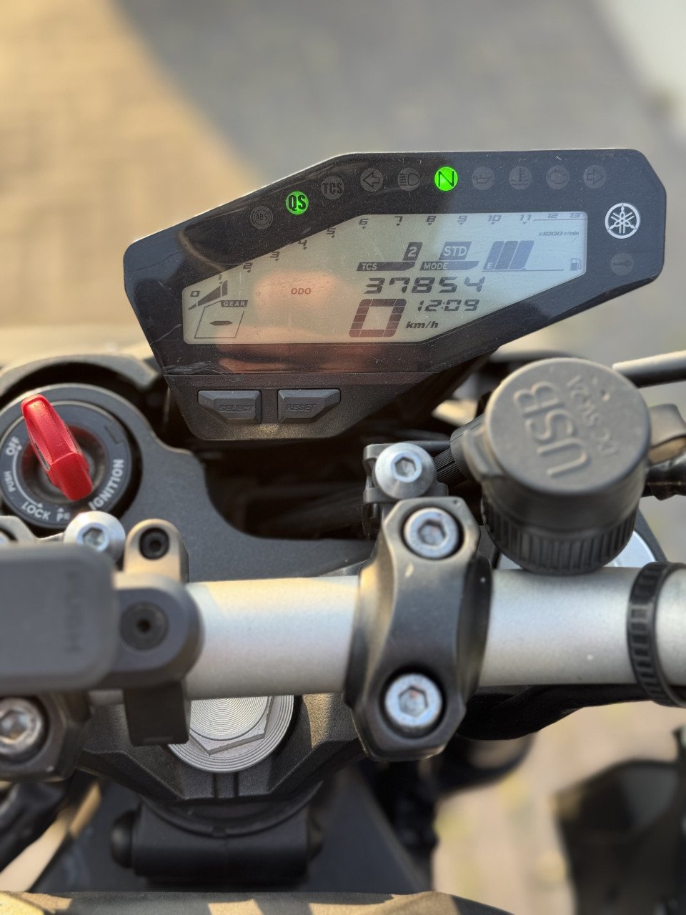 Yamaha MT-09, Vapor Grey, Quick Shifter,