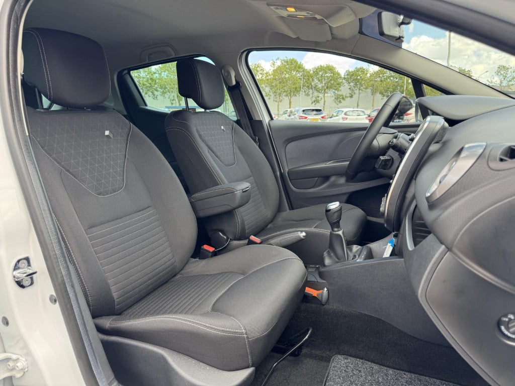 Renault Clio 0.9 tce limited | navigatie | cruise control | park. sensor | 