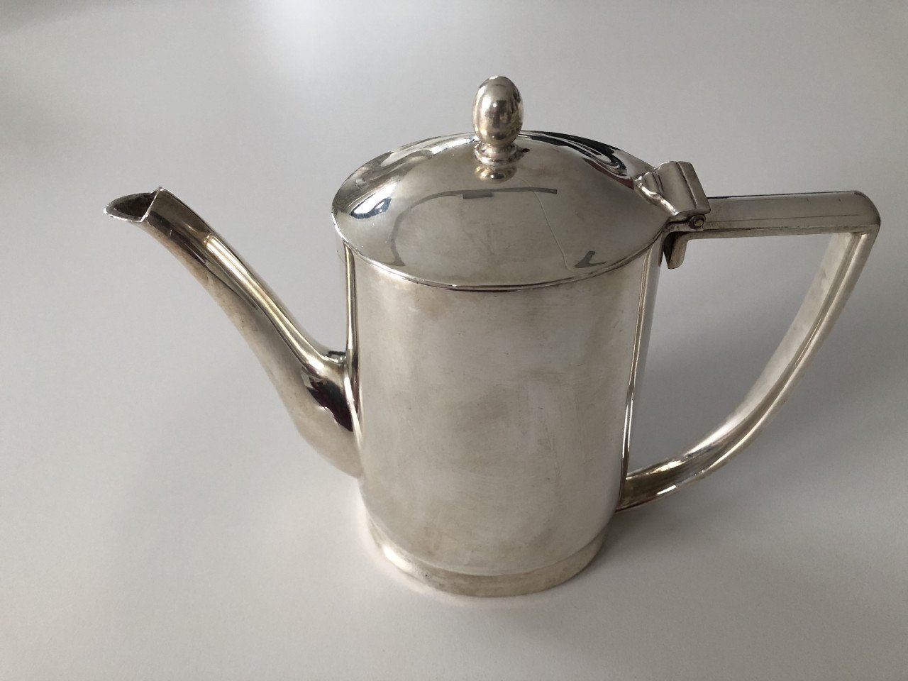 Brocante verzilverde koffiekan