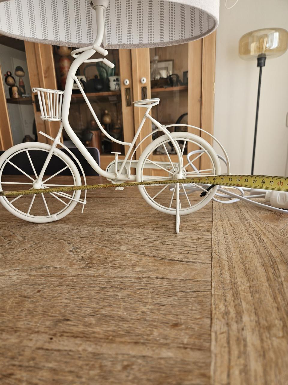 Leuke orginele lamp  uitgevoerd in fietsvorm, fietslamp