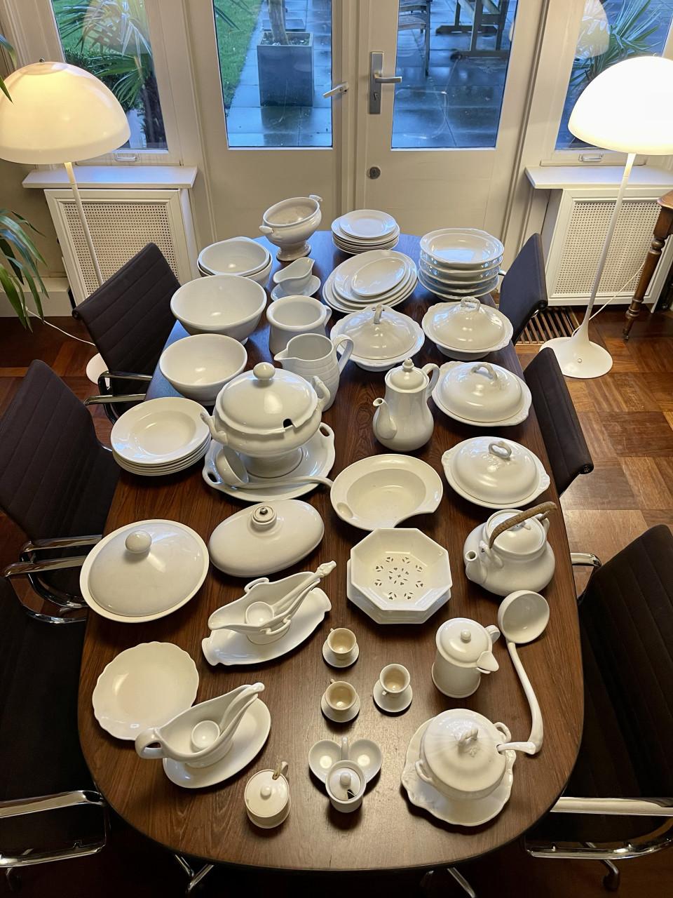 Maastrichts aardewerk Petrus Ragout en Société Céramique Maastricht.