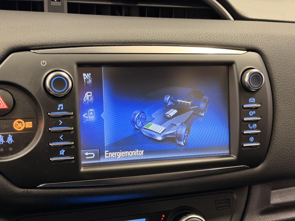Toyota Yaris 1.5 hybrid skyblue edition