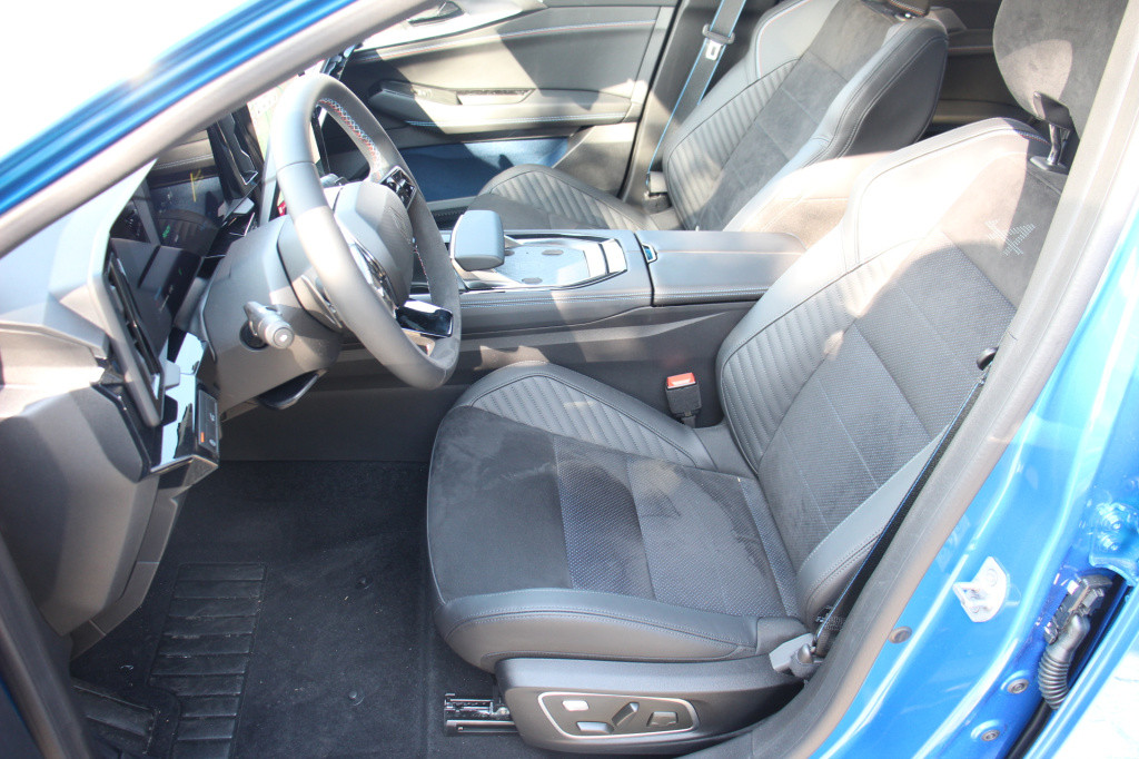 Renault Rafale e-tech hybrid 200 esprit alpine - demo - pack around vieuw  