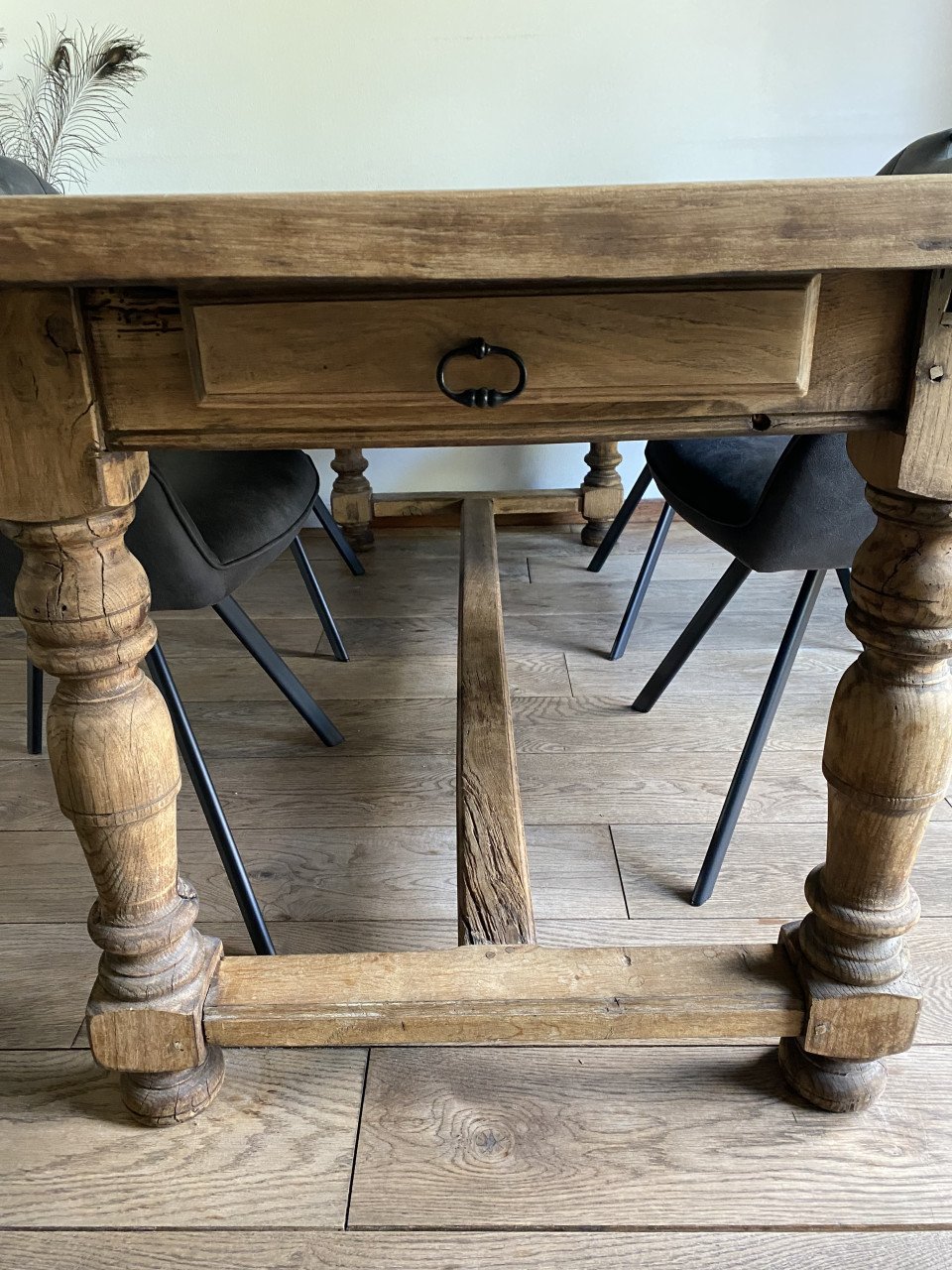 Zware antieke eettafel, 2.00 mtr x 83 cm x 78 cm