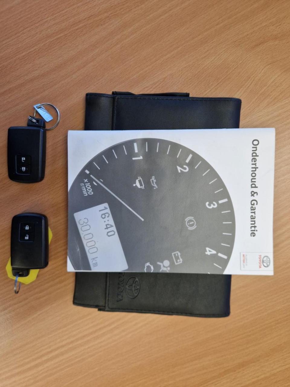 Toyota Yaris 1.5 hybrid dynamic | automaat | navi| rijstrookwaarschuwing | 