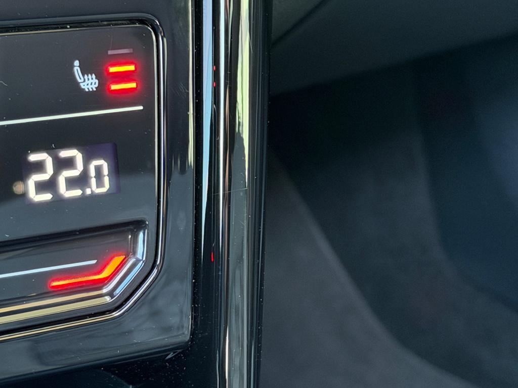 Volkswagen T-roc 1.5 tsi r-line | black style | panoramadak | 19 inch | cam