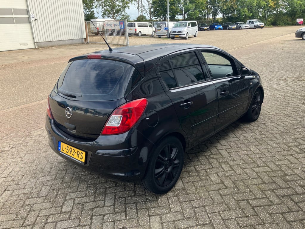 Opel Corsa 1.2-16v essentia
