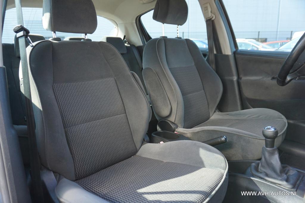 Peugeot 207 1.4-16v xr