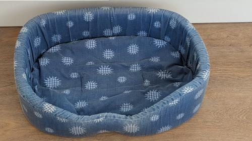 Jeansblauwe Hondenmand / Kattenmand (50x39 cm) – Nette staat