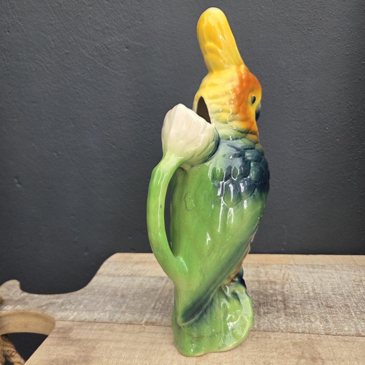 Brocante barbotine aardewerk waterkan van St Clement, papegaai