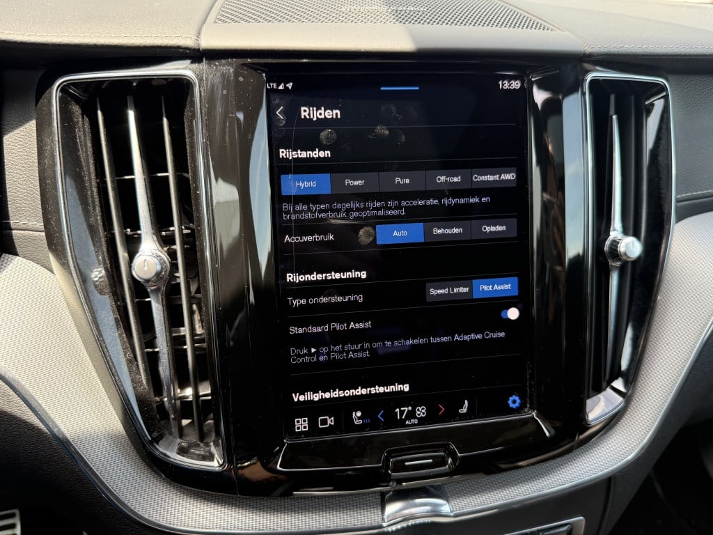 Volvo XC60 t6 340pk recharge r-design| adap.cruise| luchtvering| panodak| 2