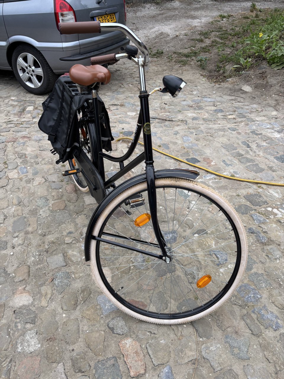 Zwarte oma fiets met zijtassen, framemaat 53cm (volwassen maat)