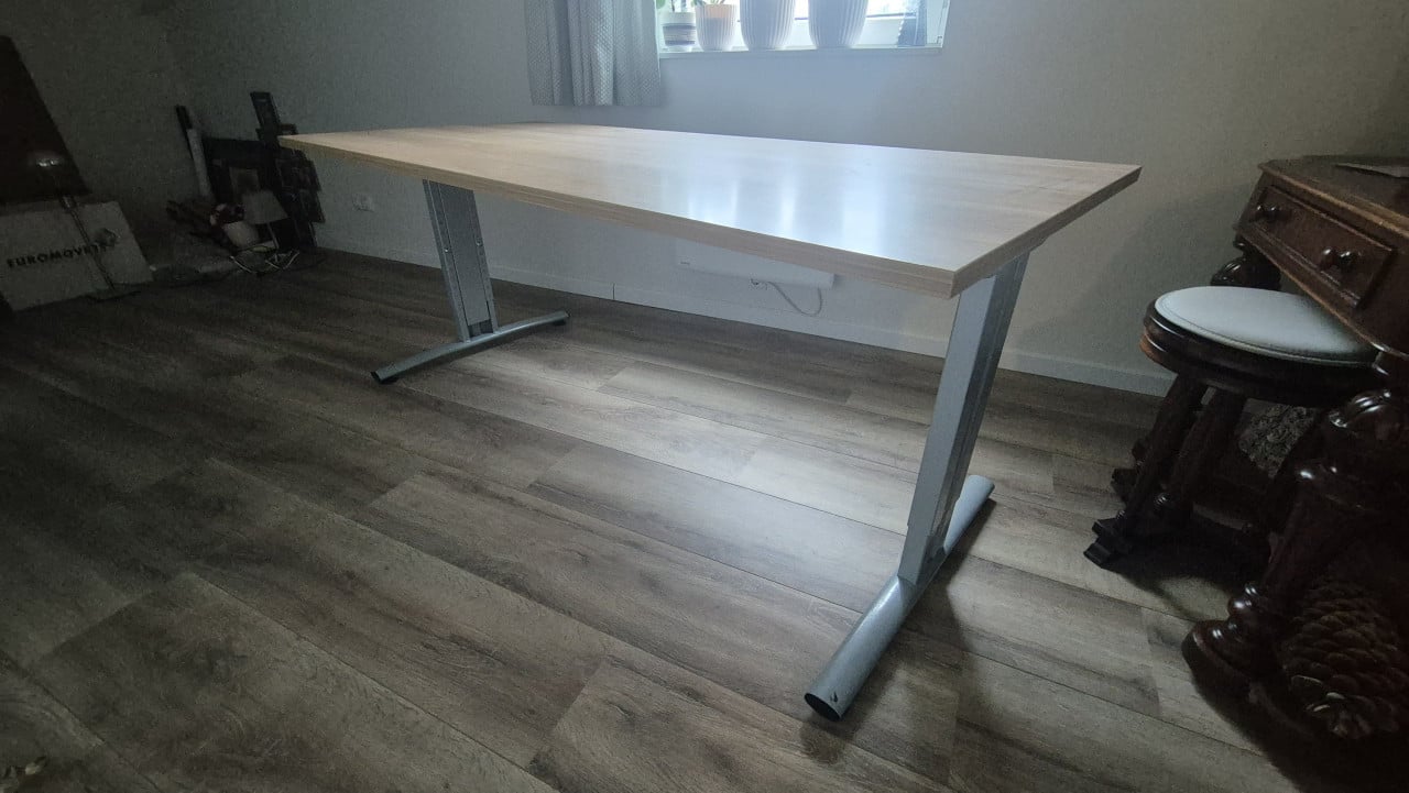 Stevig Zit/Sta Bureau - MOET WEG