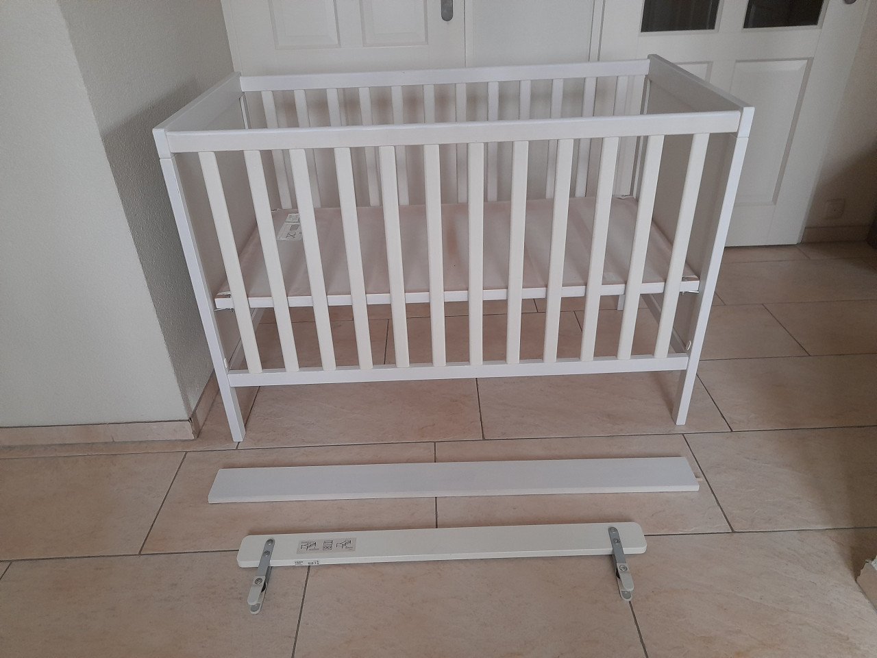 SUNDVIK Babybedje, wit, 60x120 cm ( in goede staat )