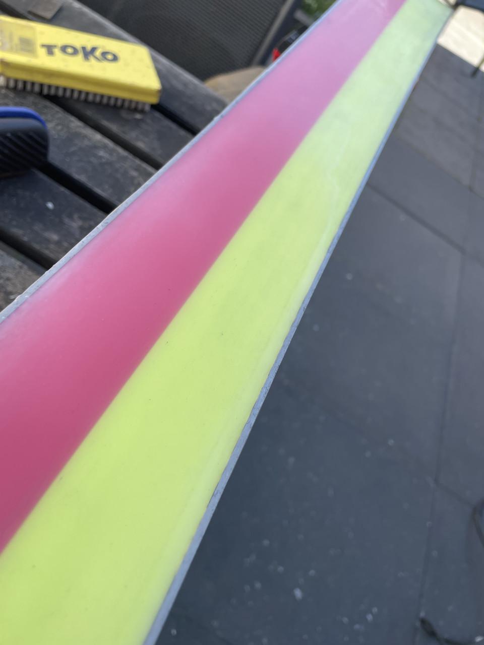 Handmatig ski’s en snowboards waxen!