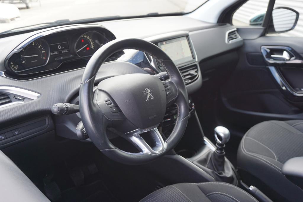 Peugeot 208 1.2 puretech tech edition climate / navi / cruise / camera / pd