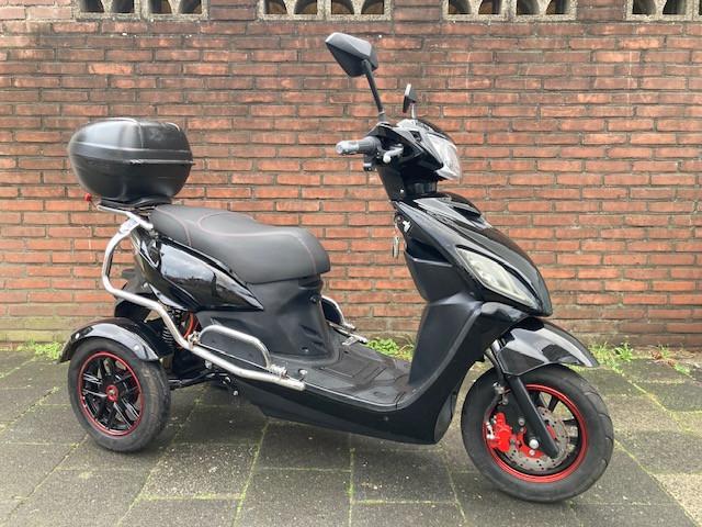 GEEN RIJBEWIJS ? NIET NODIG MET DEZE STOERE IVA T3 !
