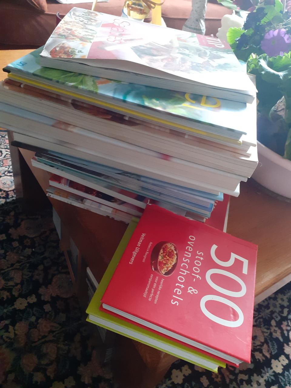 15 x Kookboeken ......&.... 8 stuks WO-2 & Sleepvaart...10 x