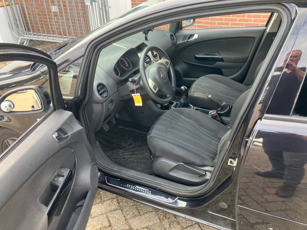 Opel Corsa 1.2-16v essentia