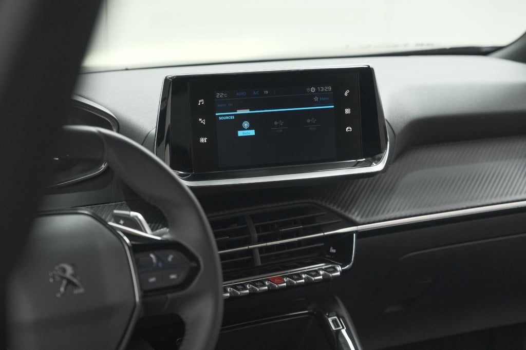 Peugeot 2008 puretech 130 eat8 active pack | parkeersensoren | apple carpla