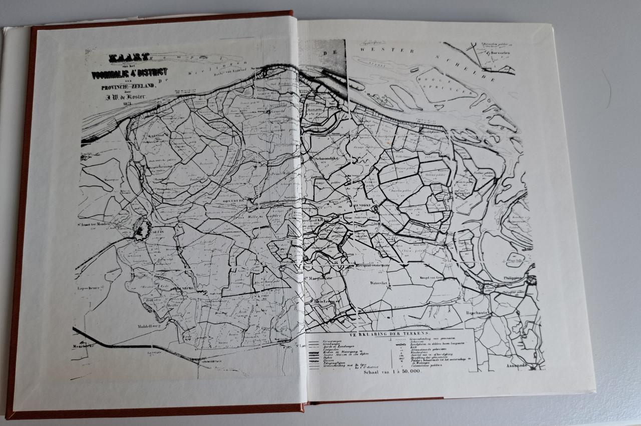 Dialect boekje van West Zeeuws Vlaanderen aangeschaft 1986.