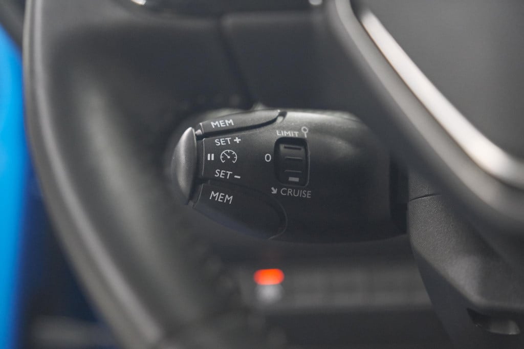 Peugeot 208 ev active pack 50 kwh | parkeersensoren | apple carplay | clima