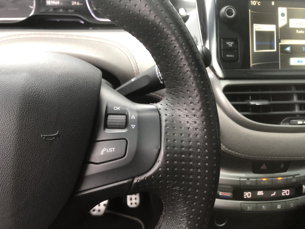 Peugeot 208 1.6 vti 120pk panoramdak 3-drs