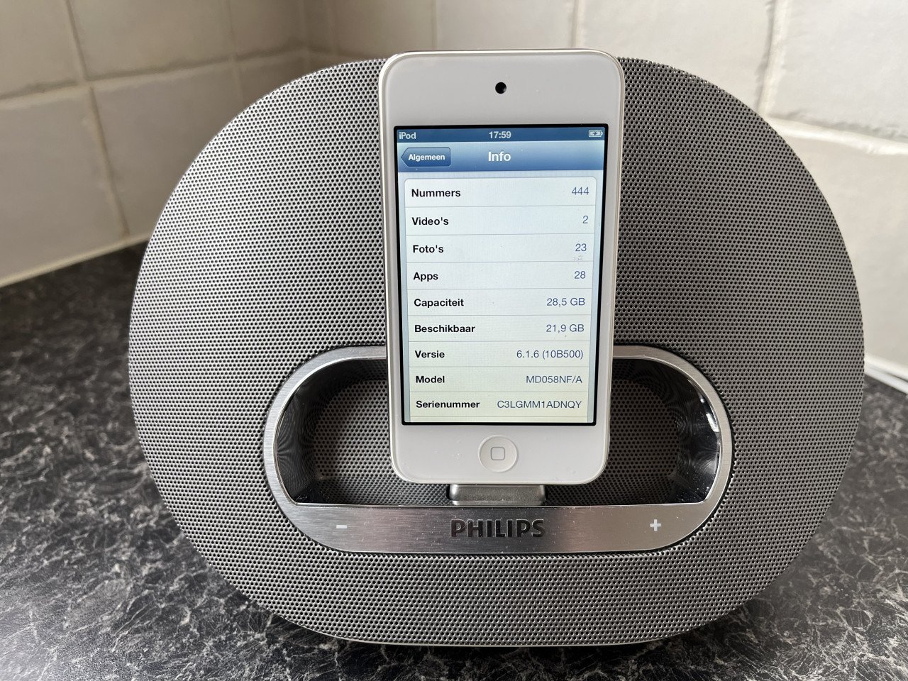 Apple iPod Touch V4 32GB Wit met Philips Docking Speaker 35€