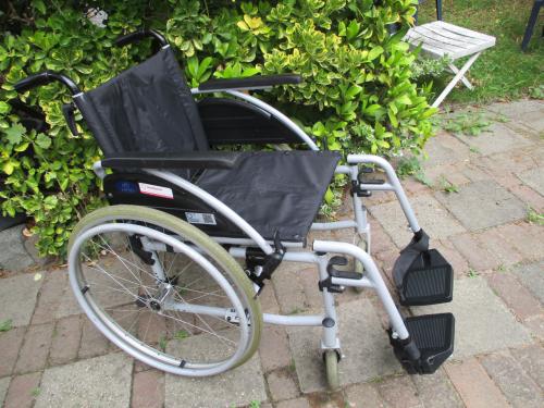 Exel G3 Eco rolstoel met dik foam kussen