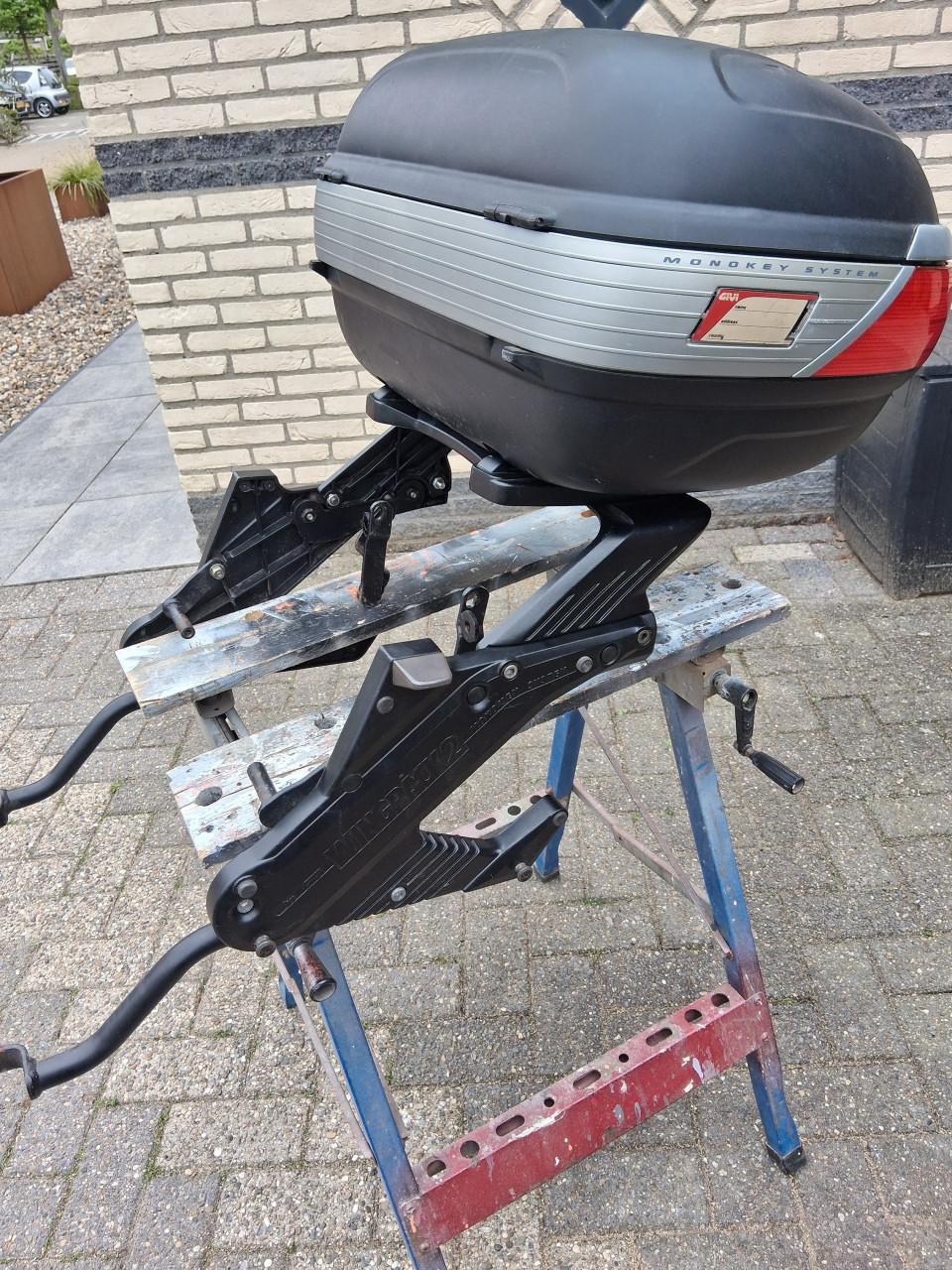 Top koffer plus drager voor Yamaha Diversion 600 bj 2002