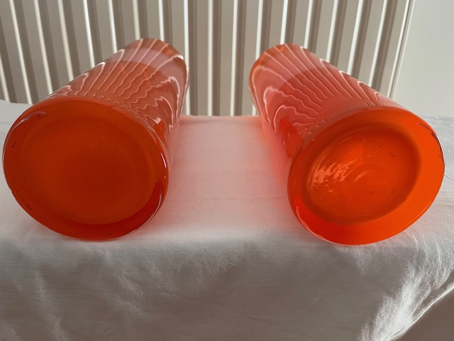 Vazen 2x oranje H 31,7cm. Puntgaaf!!